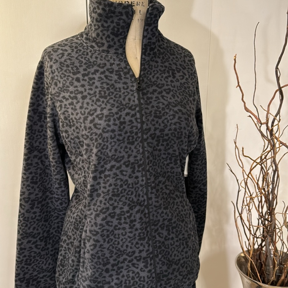 Old Navy gray and black leopard print fleece lounge set - Picture 2 of 7